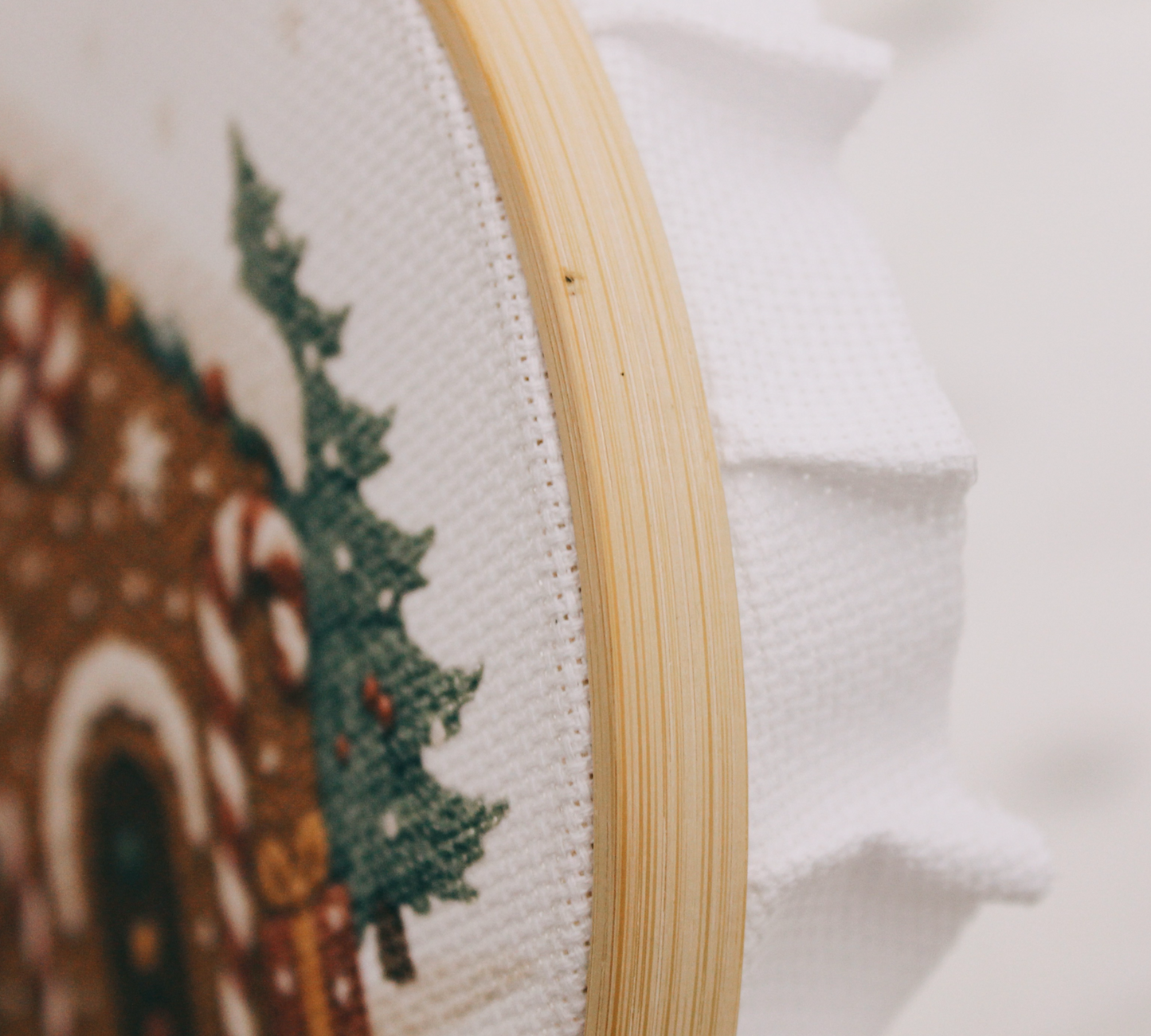 Weihnachts-Stickset „Lebkuchenhaus"